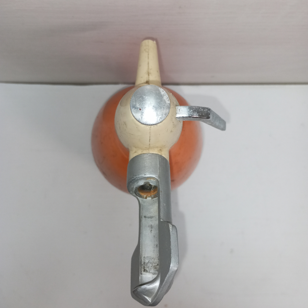 Сифон для газирования воды, металлический, оранжевый. СССР. Имеются следы времени. Картинка 7